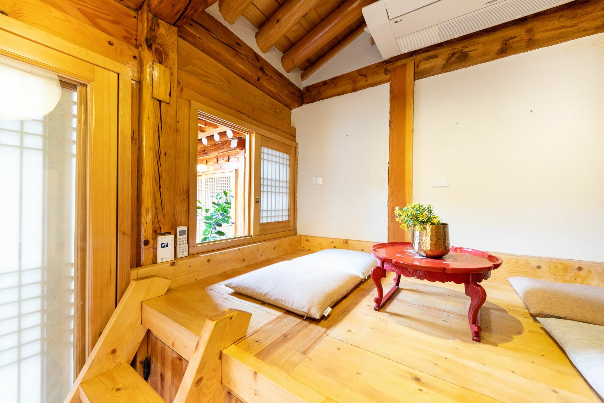 Open Real Luxury Korean Hanok Apartment